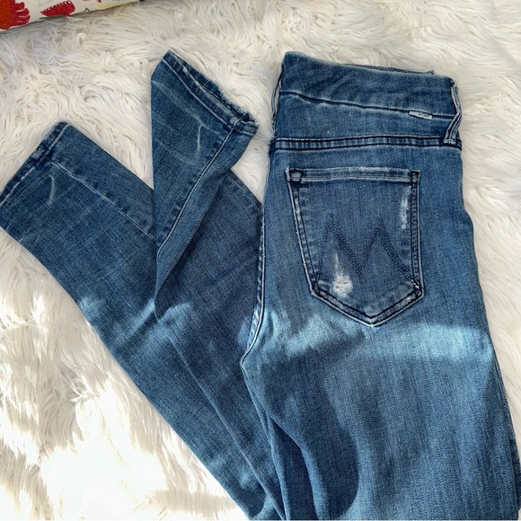 Mother • The Looker Distressed Skinny Jeans in Graffiti Girl - Picture 6 of 16